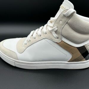 Men’s White High Top Burberry Sneaker US Size 8, Europe size 41. Excel condition